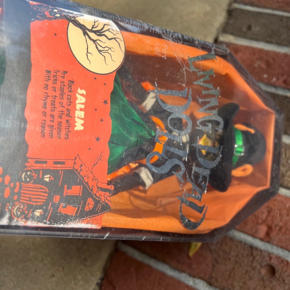 Living Dead Dolls 32 SALEM HALLOWEEN OF YESTERYEAR Black Cat New Sealed